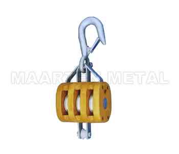 REGULAR WOOD BLOCK TRIPLE SHEAVE WITH HOOK