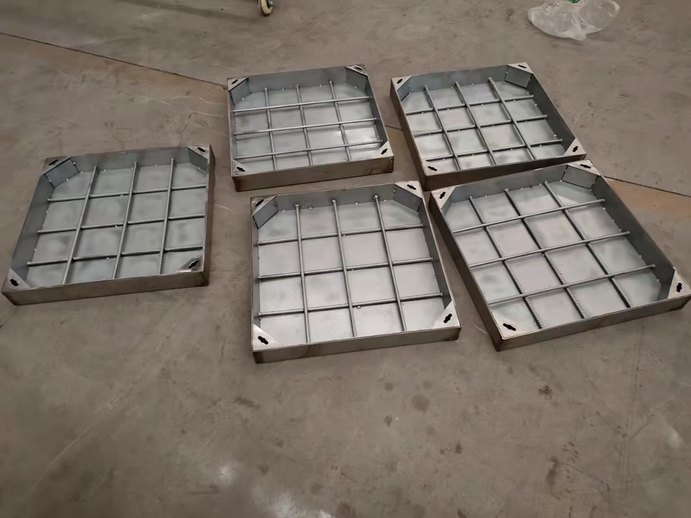 Stainless steel welded manhole cover